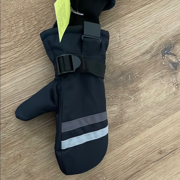 Brand New all in motion Black Snow Sport Mittens (price/pair; multiple sizes av) - Picture 10 of 11